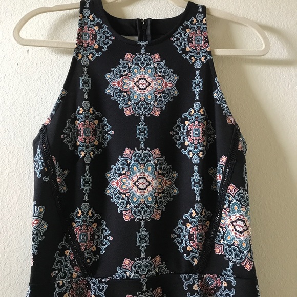 Gorgeous Sleeveless Dress - Picture 2 of 3